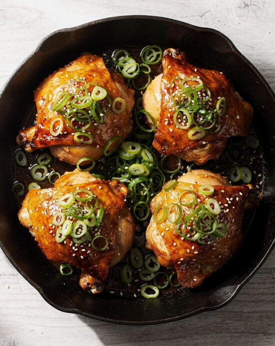 A pan full of perfectly glazed and roasted chicken thigh recipes ready to serve.